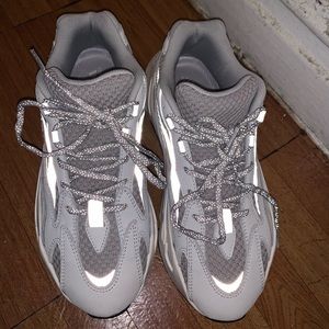 Yeezy boost 700 v2 no box great condition